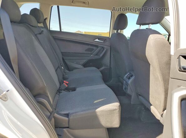 3VV1B7AX6JM115849 2018 VOLKSWAGEN TIGUAN White Widok wnętrza z tyłu