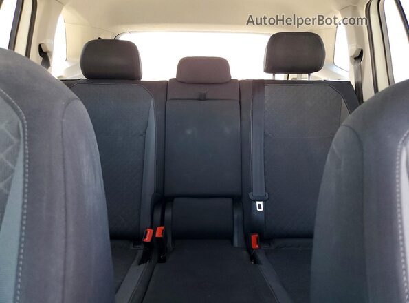 3VV1B7AX6JM115849 2018 VOLKSWAGEN TIGUAN White Widok tylnych siedzeń