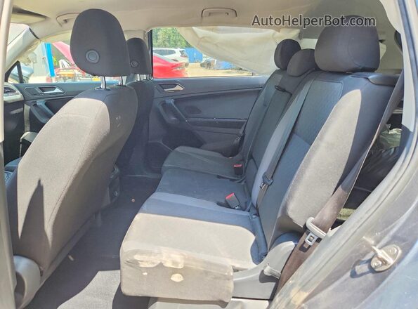 3VV1B7AX7JM009944 2018 VOLKSWAGEN TIGUAN Charcoal Widok wnętrza z tyłu