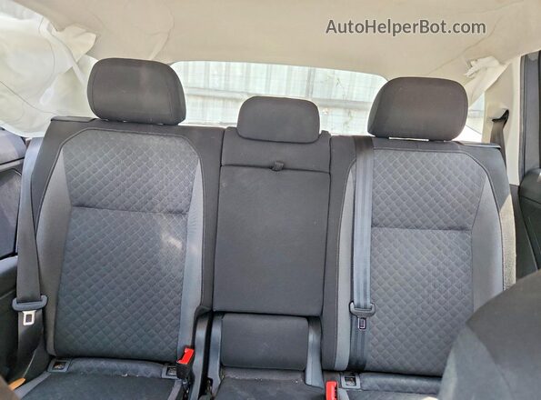 3VV1B7AX7JM009944 2018 VOLKSWAGEN TIGUAN Charcoal Widok tylnych siedzeń