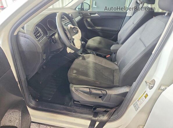 3VV1B7AX7JM017218 2018 VOLKSWAGEN TIGUAN White Front interior view
