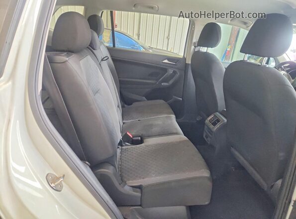 3VV1B7AX7JM017218 2018 VOLKSWAGEN TIGUAN White Rear interior view