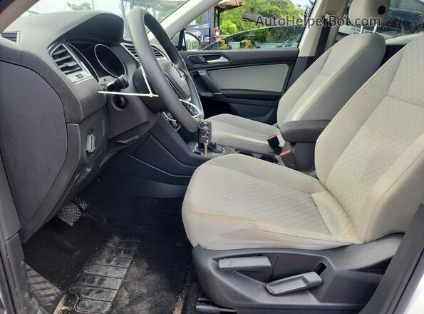 3VV1B7AX7JM033774 2018 VOLKSWAGEN TIGUAN White Vista interior delantera