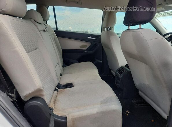 3VV1B7AX7JM033774 2018 VOLKSWAGEN TIGUAN White Vista interior trasera