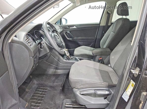 3VV1B7AX7LM180681 2020 VOLKSWAGEN TIGUAN Black Вид салону спереду