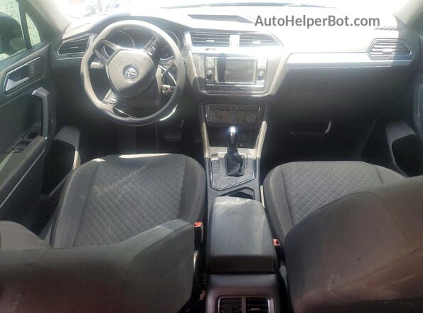 3VV1B7AX8JM019026 2018 VOLKSWAGEN TIGUAN Green წინა პანელის ხედი