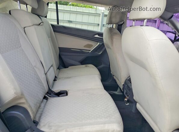3VV1B7AX8JM070753 2018 VOLKSWAGEN TIGUAN Синий Вид задней части салона