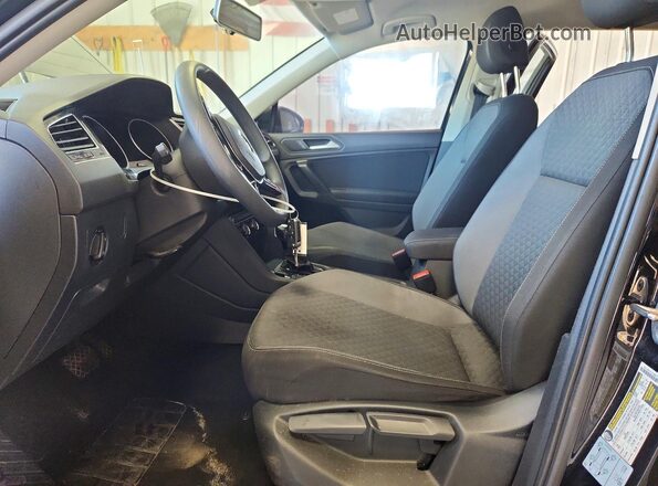 3VV1B7AX9MM132987 2021 VOLKSWAGEN TIGUAN Black Widok wnętrza z przodu