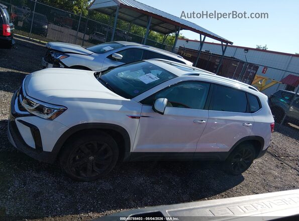 3VV1X7B20NM004675 2022 VOLKSWAGEN TAOS White 360 interior view