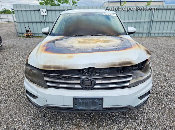 3VV2B7AX0JM166493 2018 VOLKSWAGEN TIGUAN Серебряный Вид спереди