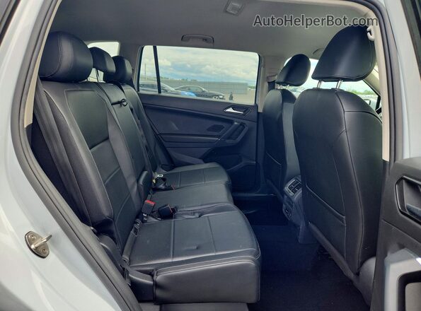 3VV2B7AX0JM166493 2018 VOLKSWAGEN TIGUAN Серебряный Вид задней части салона