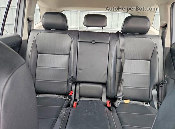 3VV2B7AX0JM166493 2018 VOLKSWAGEN TIGUAN Серебряный Вид задних сидений