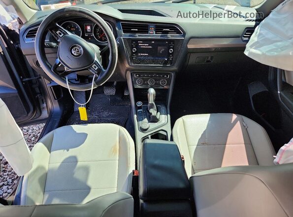 3VV2B7AX0JM184377 2018 VOLKSWAGEN TIGUAN Gray Dashboard view