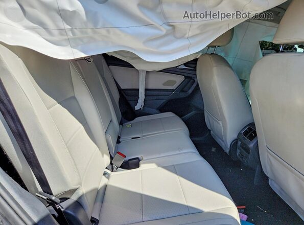 3VV2B7AX0JM184377 2018 VOLKSWAGEN TIGUAN Gray Rear interior view