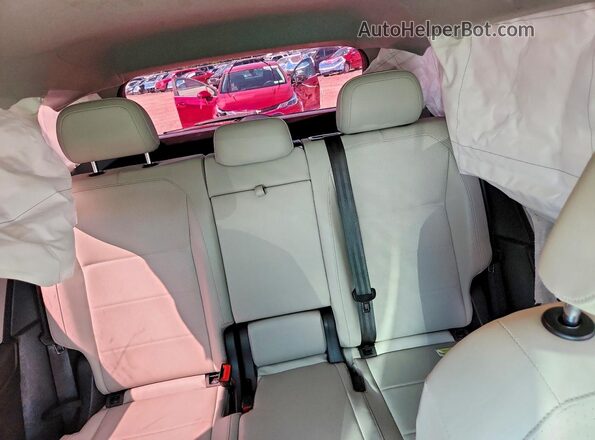 3VV2B7AX0JM184377 2018 VOLKSWAGEN TIGUAN Gray Rear seats view