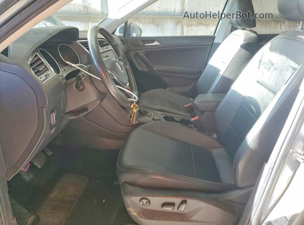 3VV2B7AX0LM091698 2020 VOLKSWAGEN TIGUAN Серый Вид салона спереди
