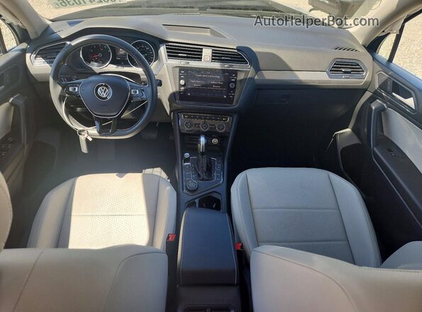 3VV2B7AX0MM058685 2021 VOLKSWAGEN TIGUAN Серебряный Вид панели приборов