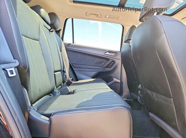 3VV2B7AX0NM037529 2022 VOLKSWAGEN TIGUAN Black Rear interior view