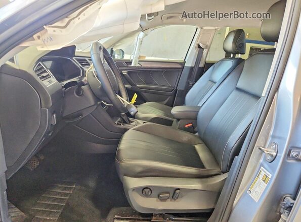 3VV2B7AX0RM036015 2024 VOLKSWAGEN TIGUAN Gray Вид салону спереду