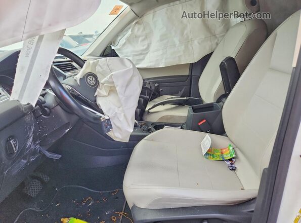 3VV2B7AX1JM096342 2018 VOLKSWAGEN TIGUAN White Front interior view