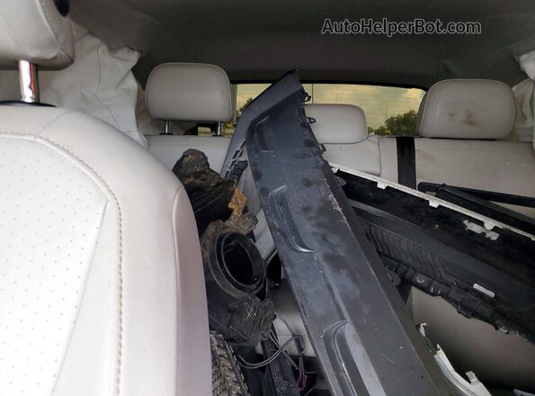 3VV2B7AX1JM096342 2018 VOLKSWAGEN TIGUAN White Rear seats view