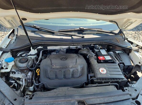 3VV2B7AX1JM097524 2018 VOLKSWAGEN TIGUAN White Widok wnętrza z tyłu