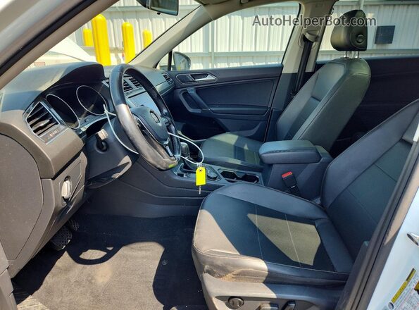 3VV2B7AX1JM097524 2018 VOLKSWAGEN TIGUAN White Widok wnętrza z przodu