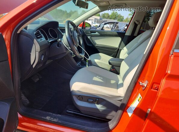 3VV2B7AX1KM033842 2019 VOLKSWAGEN TIGUAN Оранжевый Вид салона спереди