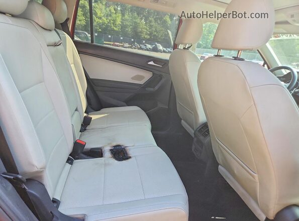 3VV2B7AX1KM033842 2019 VOLKSWAGEN TIGUAN Оранжевый Вид задней части салона