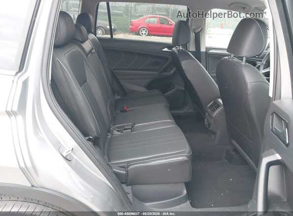 3VV2B7AX1NM061810 2022 VOLKSWAGEN TIGUAN Серебряный Вид наклейки с VIN-кодом