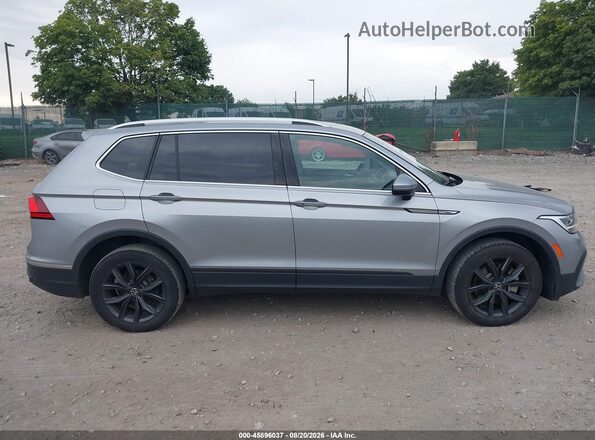 3VV2B7AX1NM061810 2022 VOLKSWAGEN TIGUAN Серебряный Вид задней части салона