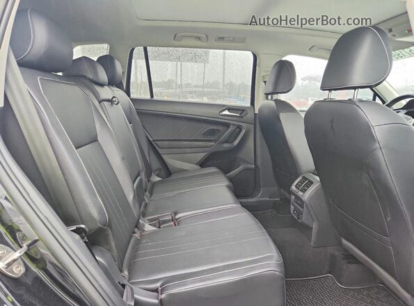 3VV2B7AX1NM063234 2022 VOLKSWAGEN TIGUAN Black Вид задньої частини салону