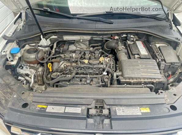 3VV2B7AX2JM071188 2018 VOLKSWAGEN TIGUAN White Вид салону спереду