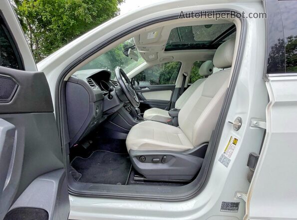 3VV2B7AX2JM071188 2018 VOLKSWAGEN TIGUAN White Вид задньої частини салону