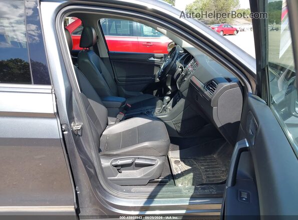 3VV2B7AX2JM200708 2018 VOLKSWAGEN TIGUAN Gray Front interior view