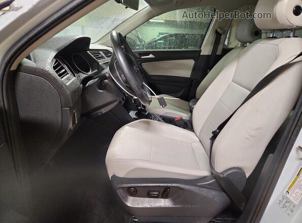 3VV2B7AX2KM038631 2019 VOLKSWAGEN TIGUAN Белый Вид салона спереди