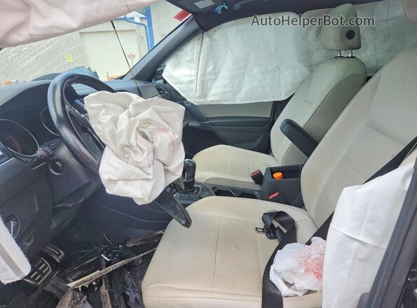 3VV2B7AX2LM063885 2020 VOLKSWAGEN TIGUAN Black Front interior view