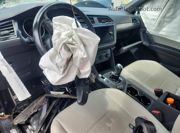 3VV2B7AX2LM063885 2020 VOLKSWAGEN TIGUAN Black Dashboard view