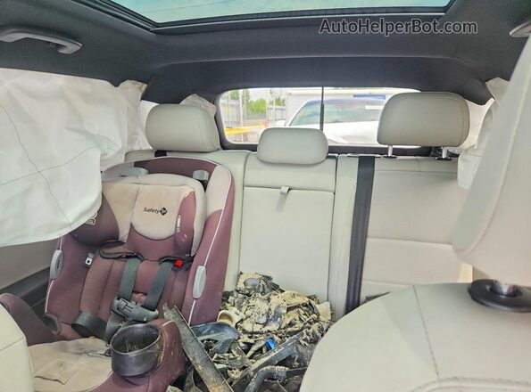 3VV2B7AX2LM063885 2020 VOLKSWAGEN TIGUAN Black Rear seats view