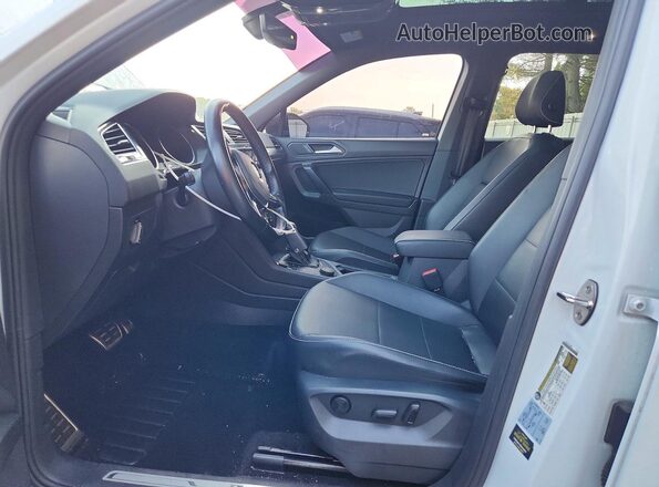 3VV2B7AX2MM004546 2021 VOLKSWAGEN TIGUAN White Widok wnętrza z przodu