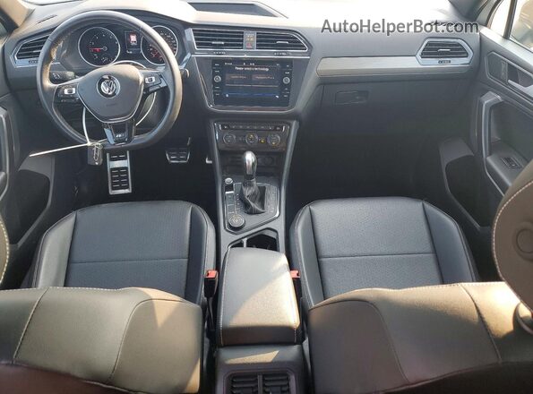 3VV2B7AX2MM117557 2021 VOLKSWAGEN TIGUAN Black Առջևի վահանակի տեսք