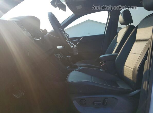 3VV2B7AX2MM117557 2021 VOLKSWAGEN TIGUAN Black Սալոնի դիմացի տեսք