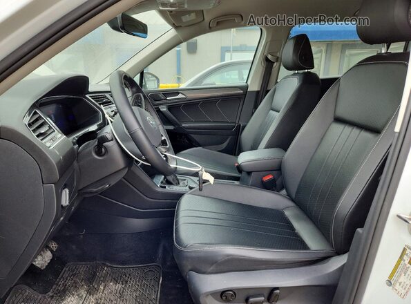 3VV2B7AX2NM101246 2022 VOLKSWAGEN TIGUAN Белый Вид салона спереди