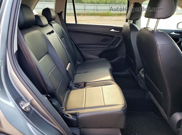 3VV2B7AX3JM005863 2018 VOLKSWAGEN TIGUAN Gray უკანა სალონის ხედი