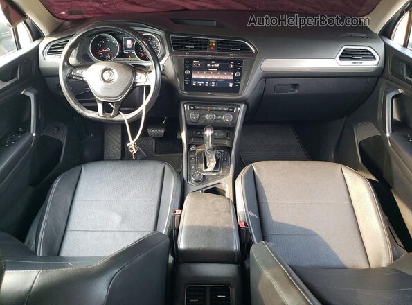 3VV2B7AX3JM005863 2018 VOLKSWAGEN TIGUAN Gray წინა პანელის ხედი