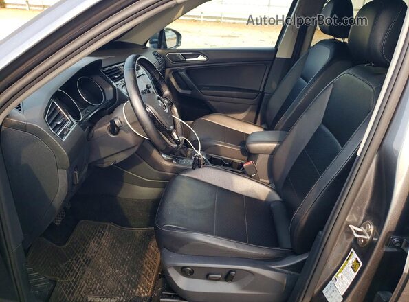 3VV2B7AX3JM005863 2018 VOLKSWAGEN TIGUAN Gray წინა სალონის ხედი