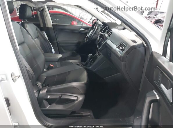 3VV2B7AX3JM086590 2018 VOLKSWAGEN TIGUAN White Widok wnętrza z przodu