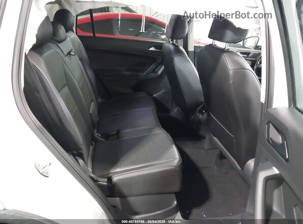 3VV2B7AX3JM086590 2018 VOLKSWAGEN TIGUAN White Widok naklejki z numerem VIN