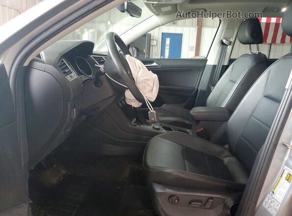 3VV2B7AX3LM013982 2020 VOLKSWAGEN TIGUAN Серый Вид салона спереди