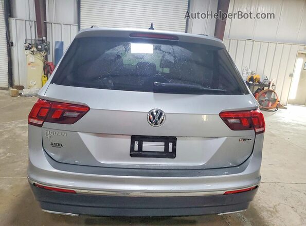 3VV2B7AX3LM013982 2020 VOLKSWAGEN TIGUAN Серый Вид сзади